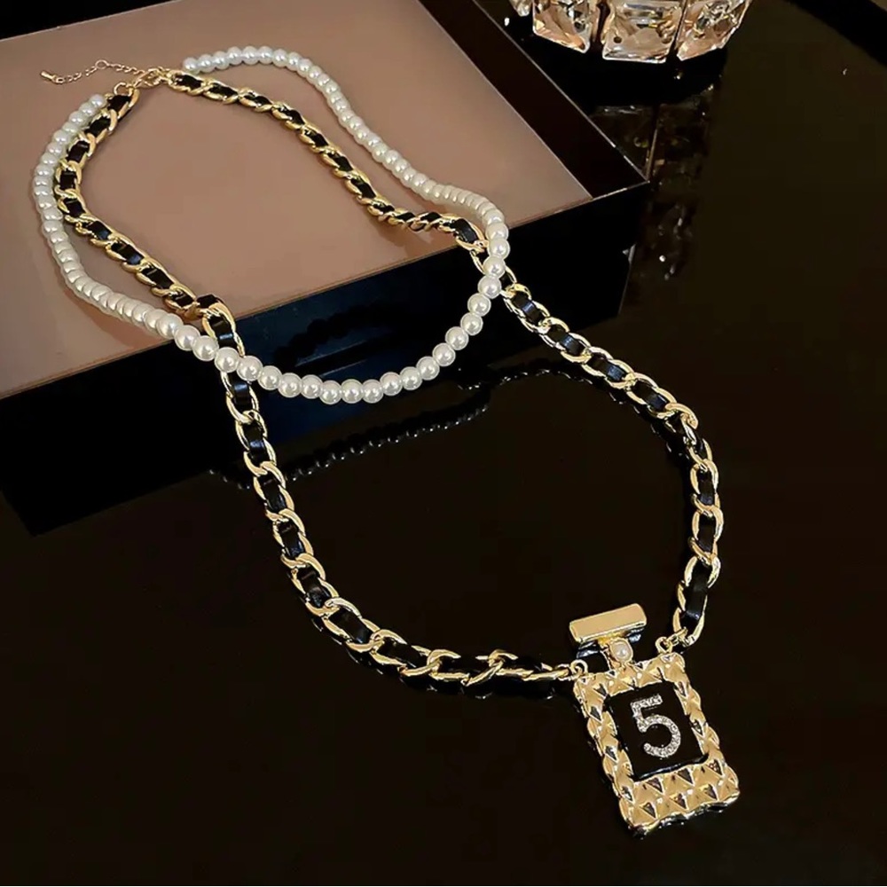 Fashion necklace with pearls & leather two rows. Bottle 5